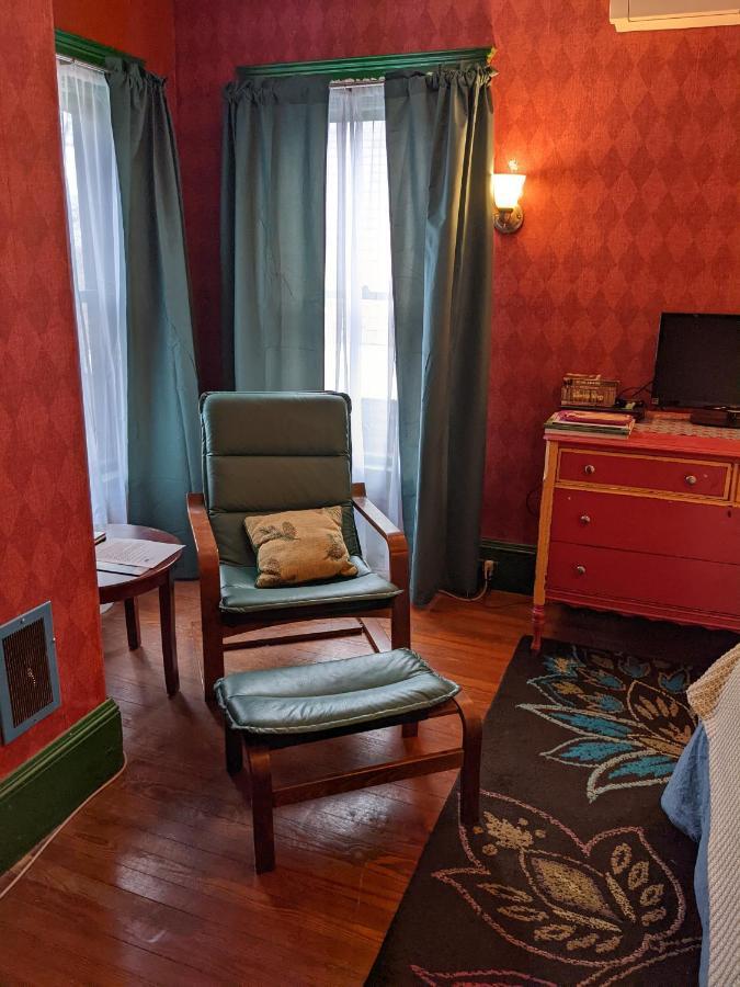 The One Cat Bed and Breakfast Brattleboro Eksteriør billede